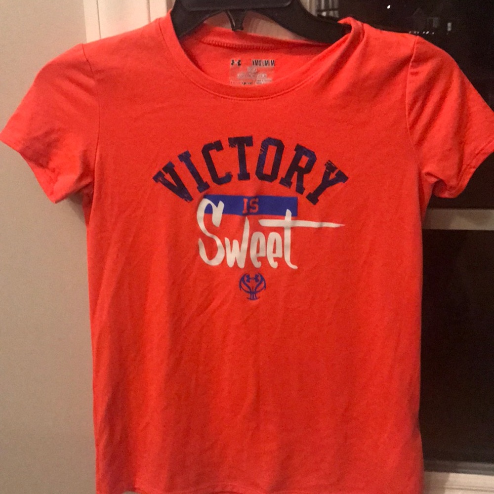 Under armor girls shirt
